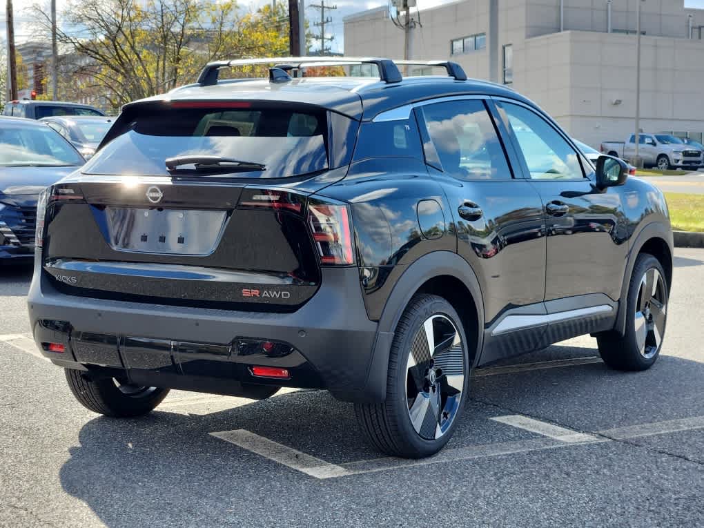 2026 Nissan Kicks SR photo 3