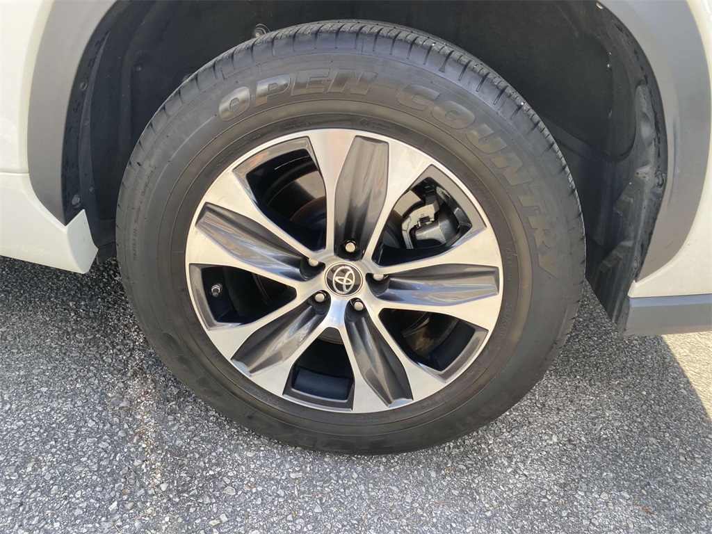 2023 Toyota Highlander Hybrid XLE photo 4