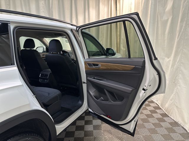 2026 Volkswagen Atlas SE photo 32