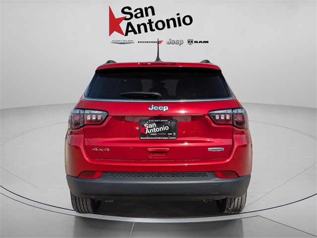 2025 Jeep Compass Latitude photo 4