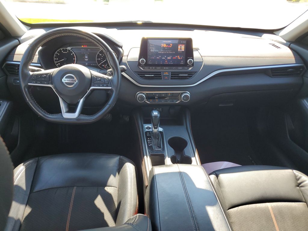 2022 Nissan Altima 2.5 SR photo 9