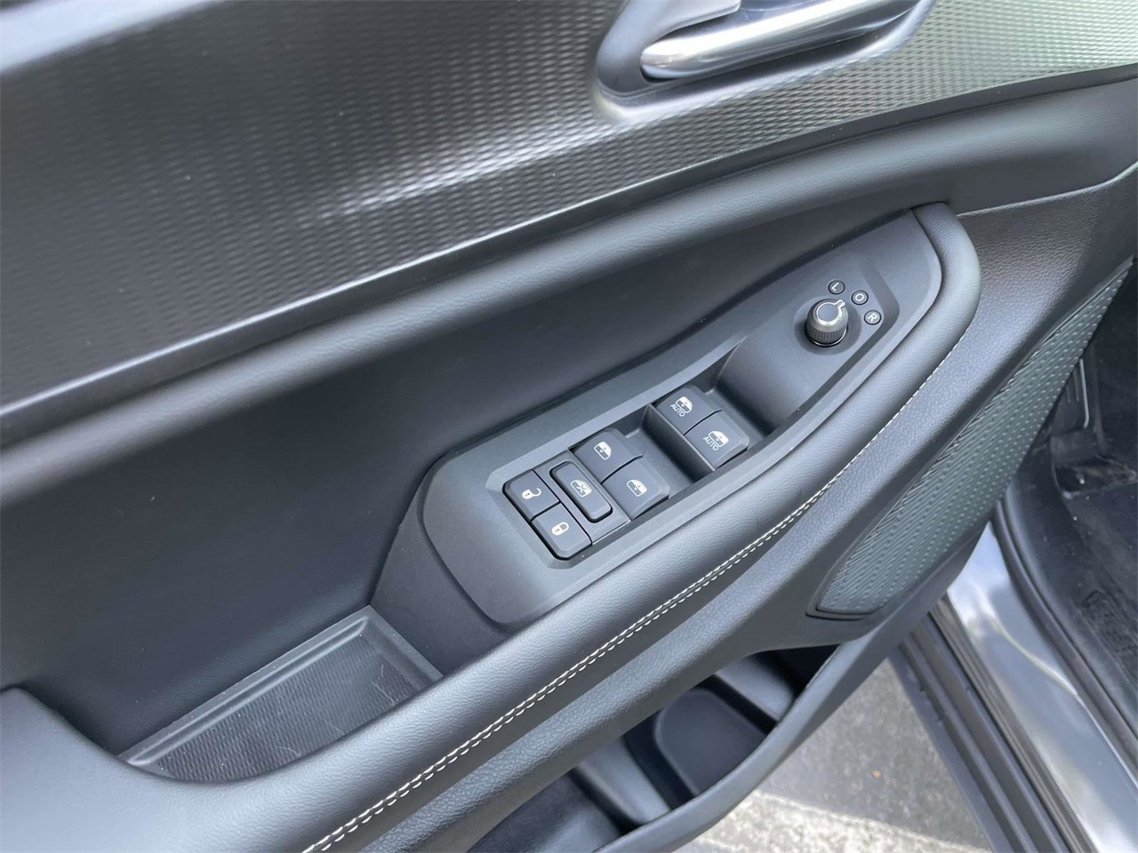 2025 Jeep Grand Cherokee Laredo photo 22