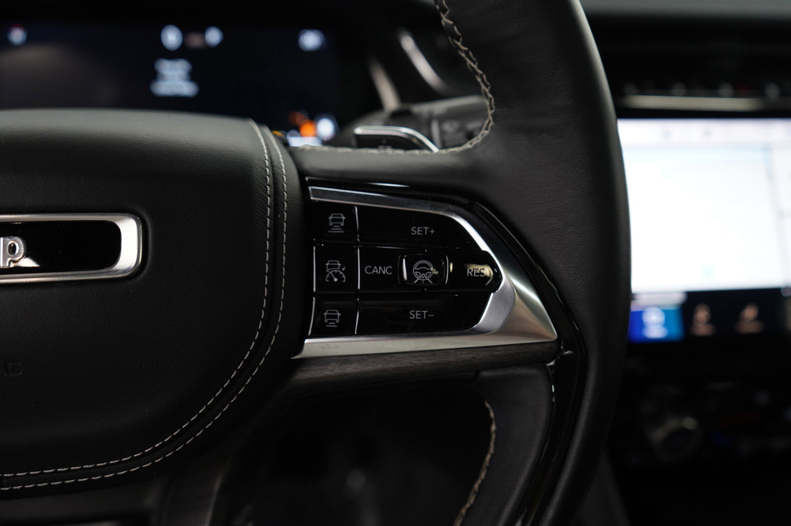 2022 Jeep Grand Cherokee Overland photo 18