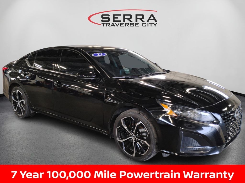 2023 Nissan Altima 2.5 SR photo 3
