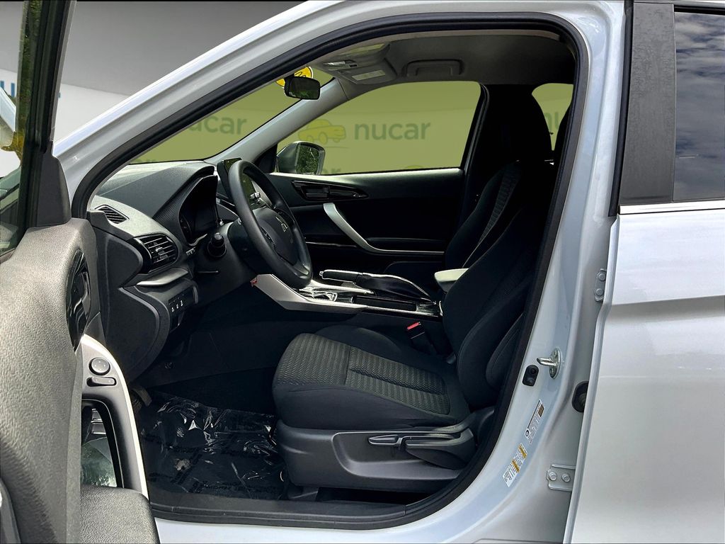 2023 Mitsubishi Eclipse Cross LE photo 10
