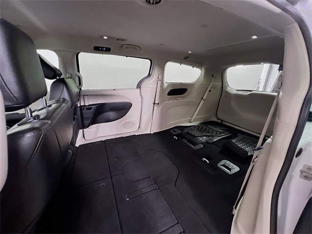 2022 Chrysler Pacifica Touring L photo 21