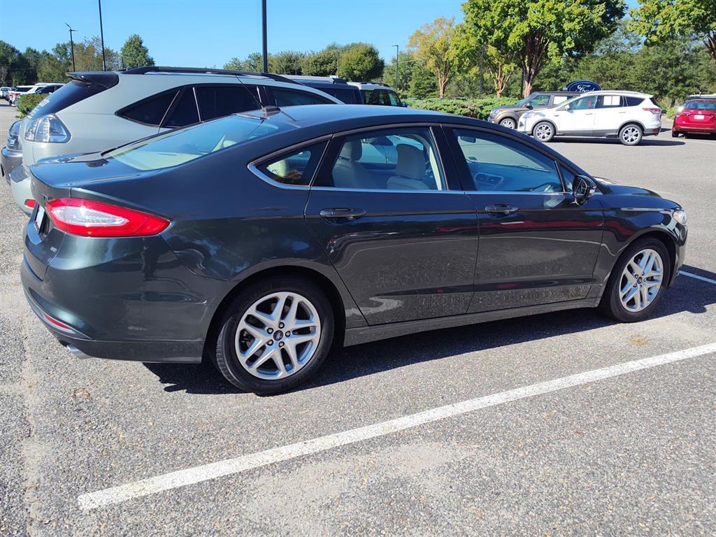 2015 Ford Fusion SE photo 4