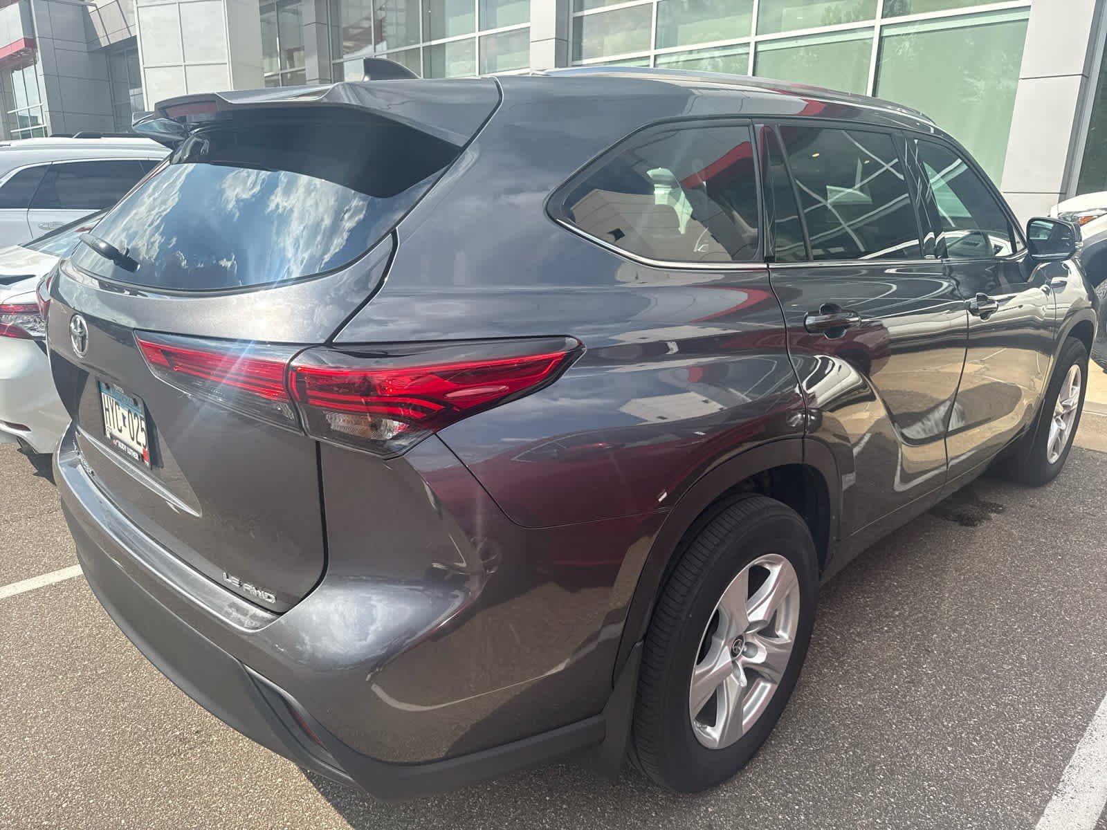 Used 2022 Toyota Highlander LE with VIN 5TDBZRBHXNS195342 for sale in Golden Valley, Minnesota