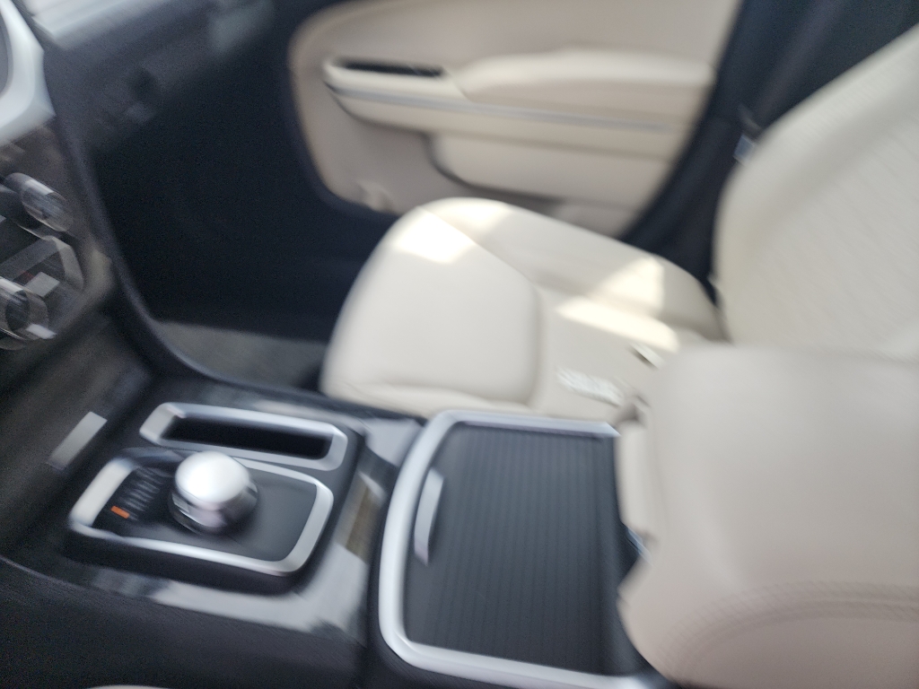 2020 Chrysler 300 Touring photo 23