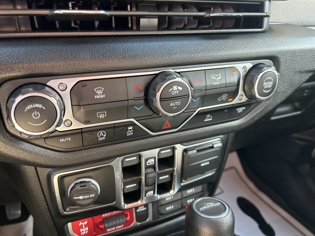 2024 Jeep Gladiator photo 23