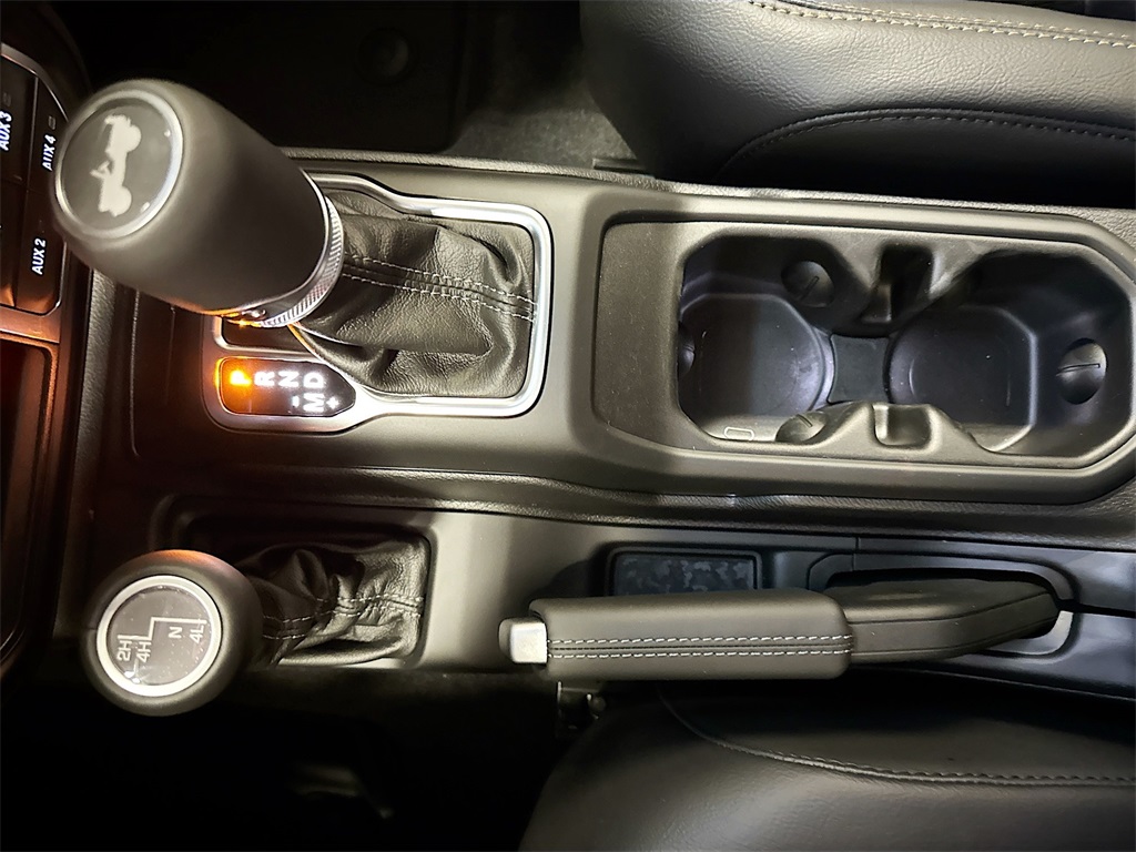 2025 Jeep Wrangler Sahara photo 31