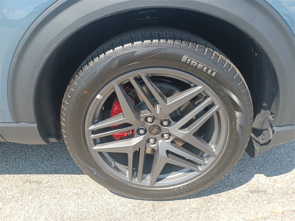 2025 Ford Explorer ST photo 7