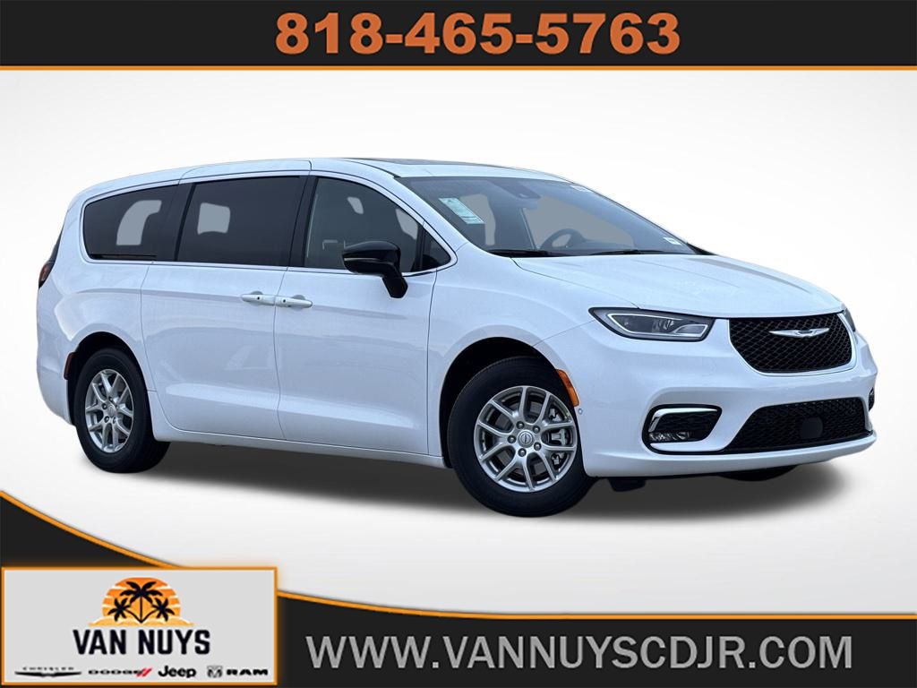 2026 Chrysler Pacifica Select's photo