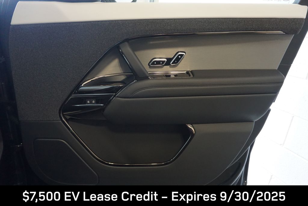 2025 Land Rover Range Rover Sport SE photo 19