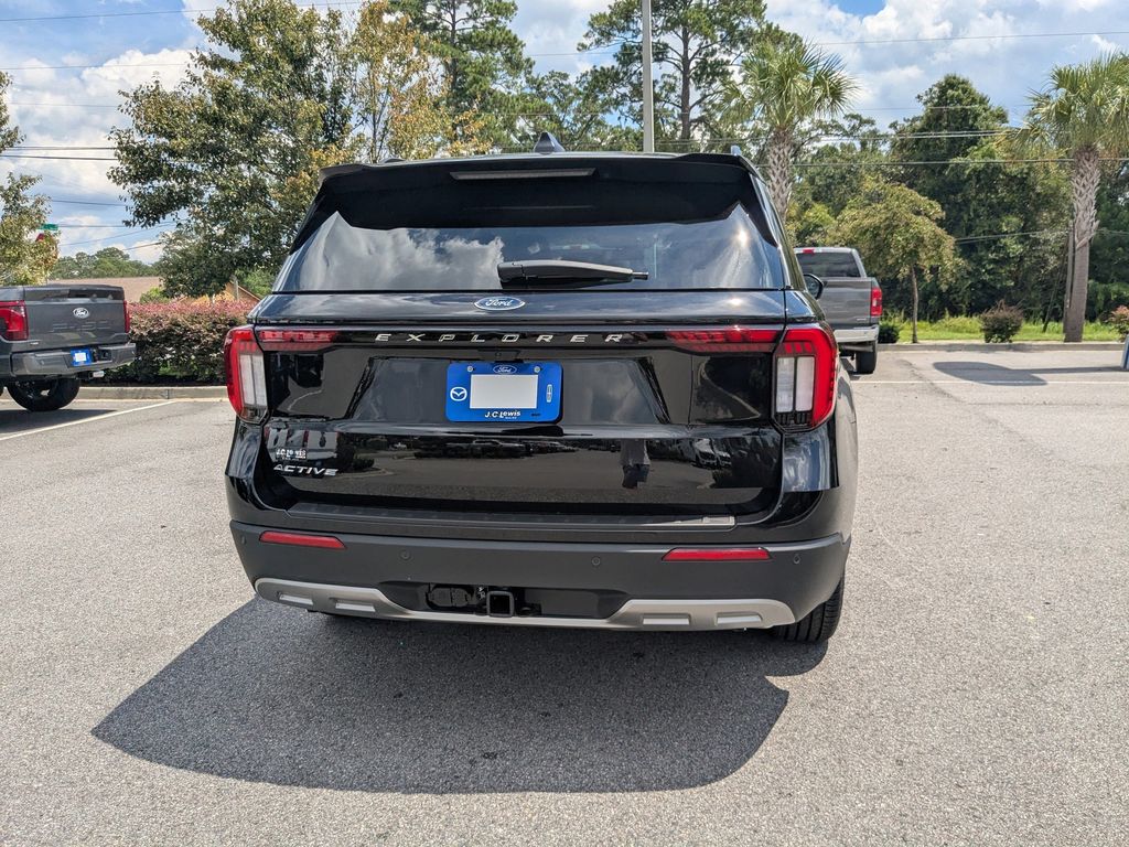 2025 Ford Explorer photo 5