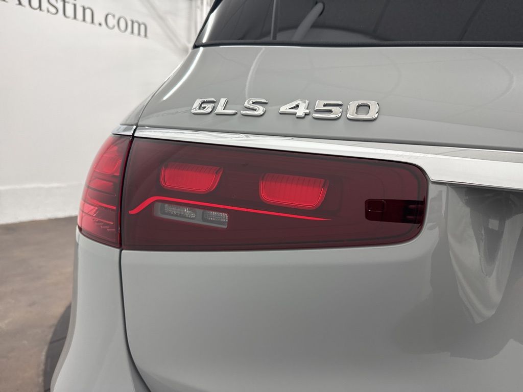 2026 Mercedes Benz GLS 450 4MATIC photo 10