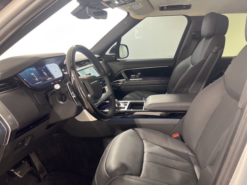 2023 Land Rover Range Rover SE photo 10