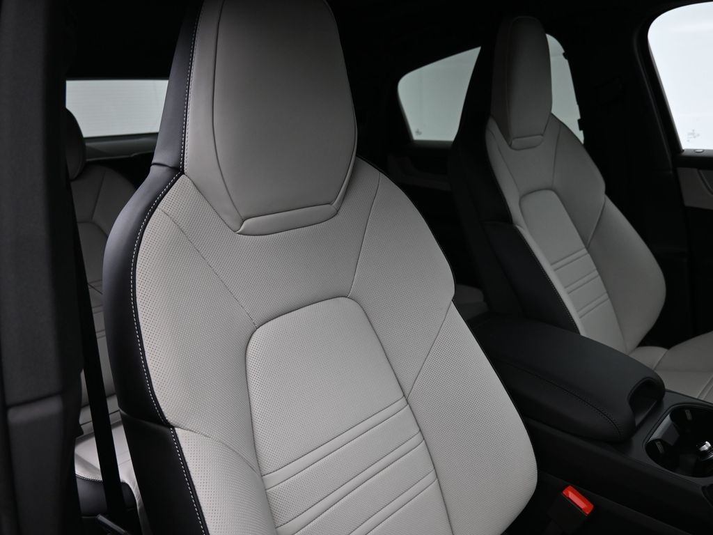 2026 Porsche Cayenne E-Hybrid Coupe photo 17