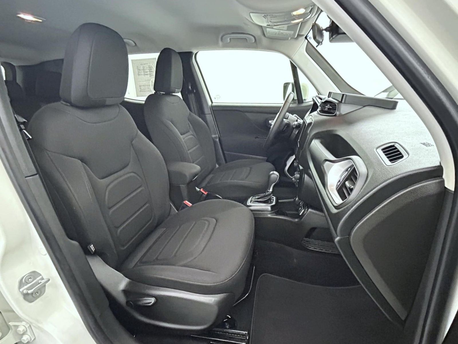 2021 Jeep Renegade Latitude photo 15