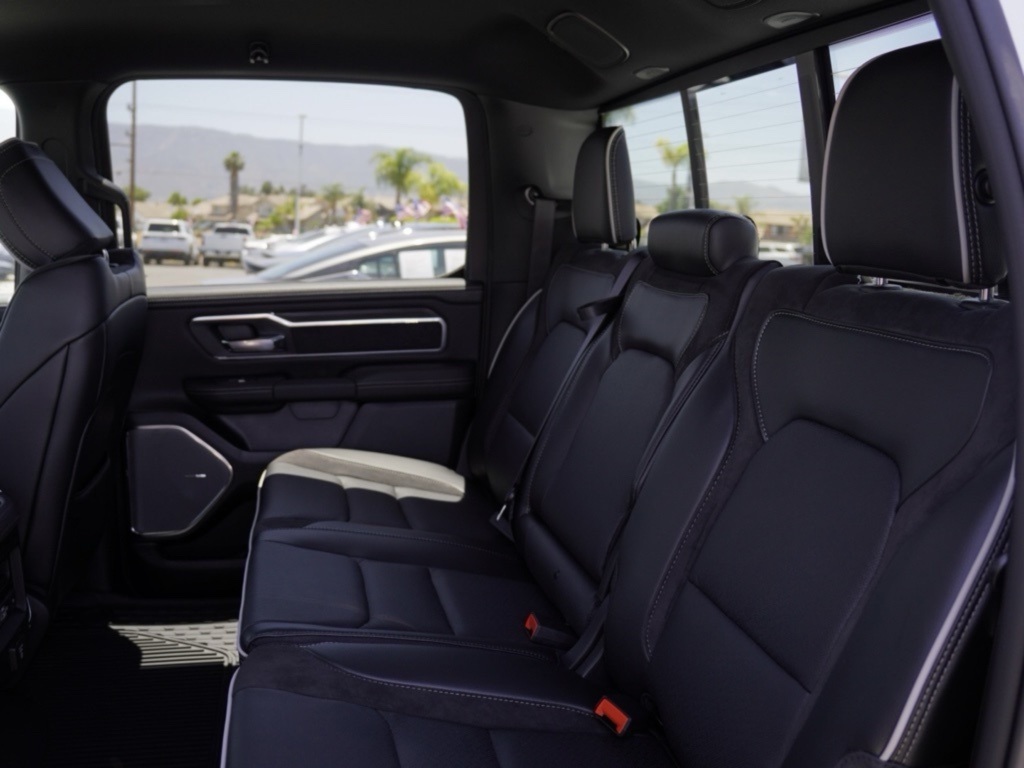 2025 Ram 1500 Laramie Night Edition photo 16