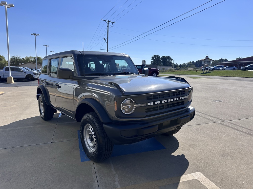 2025 Ford Bronco Base photo 3