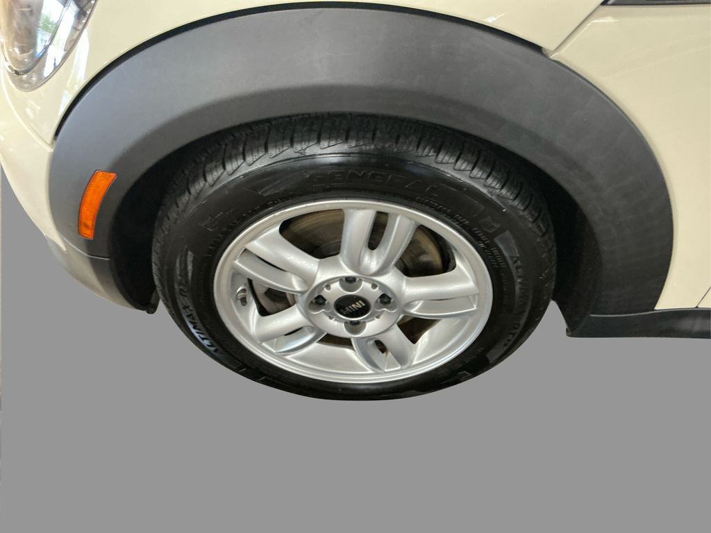 2013 Mini Clubman Base photo 17