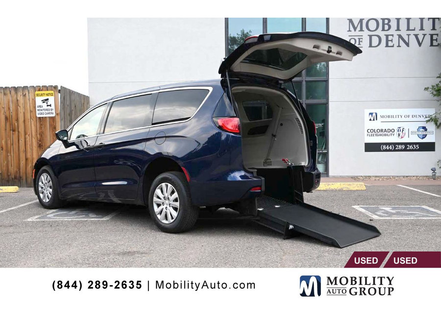 2020 Chrysler Voyager L