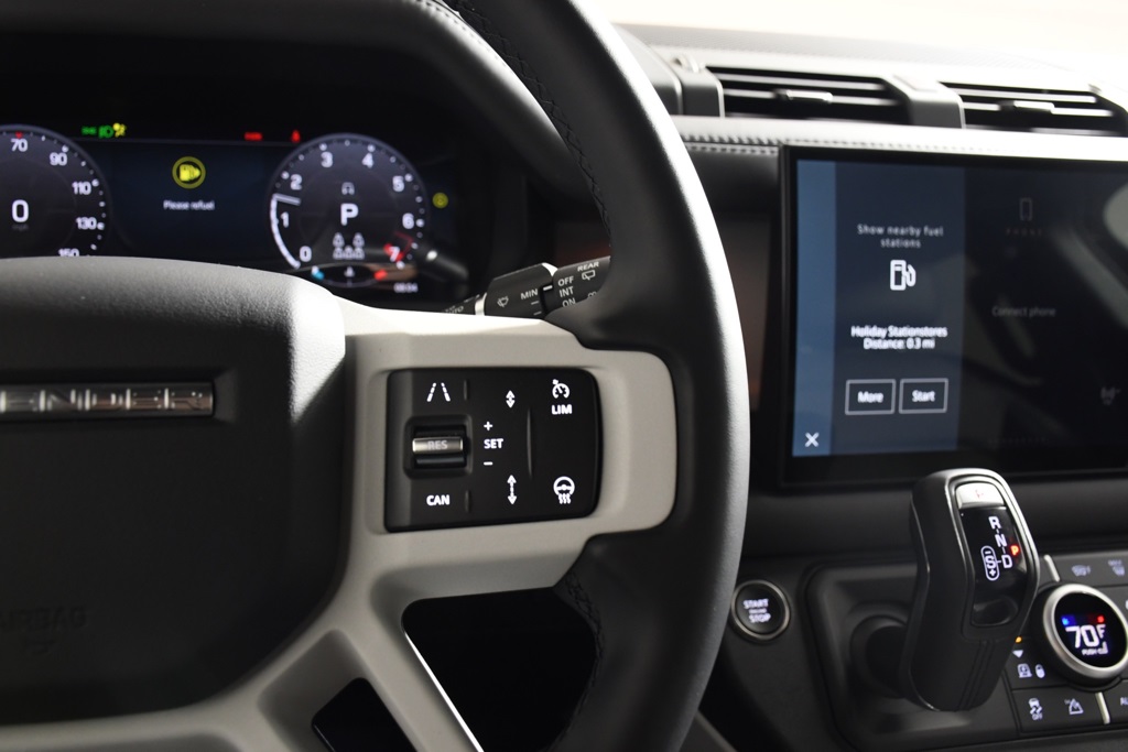 2025 Land Rover Defender 130 X-Dynamic SE photo 27