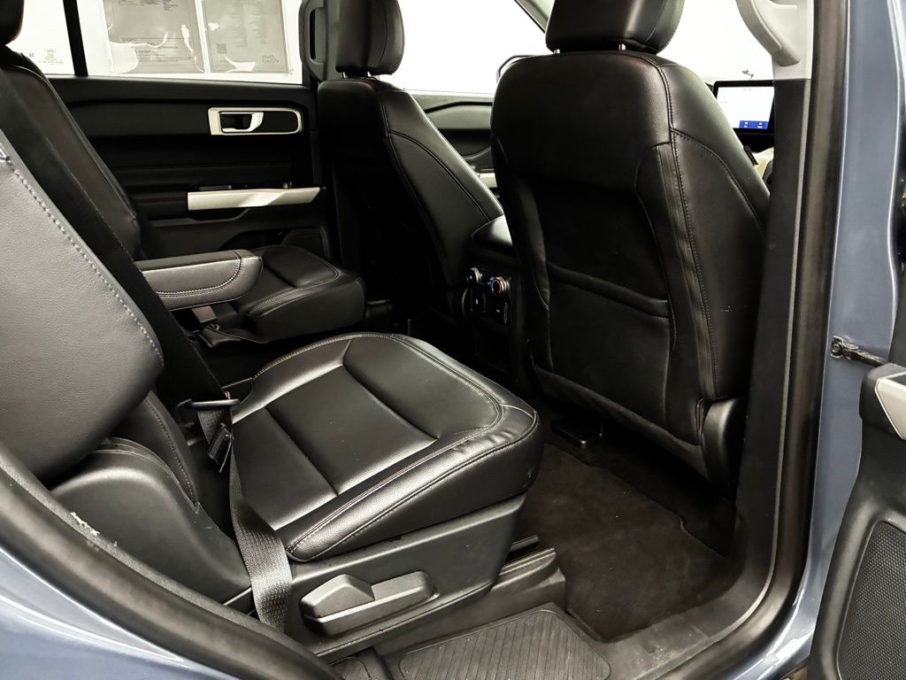 2021 Ford Explorer XLT photo 28