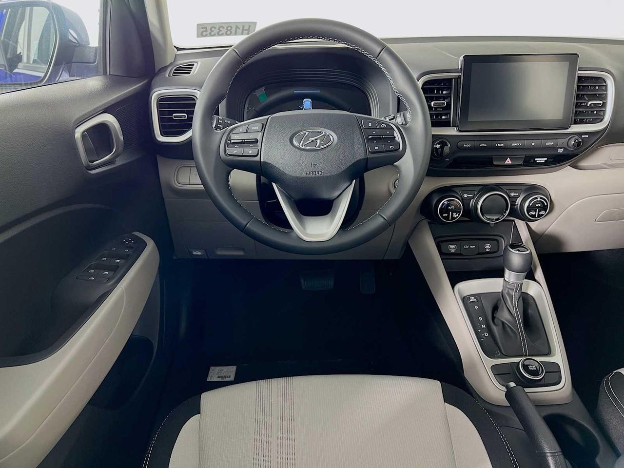 2025 Hyundai Venue SEL photo 13