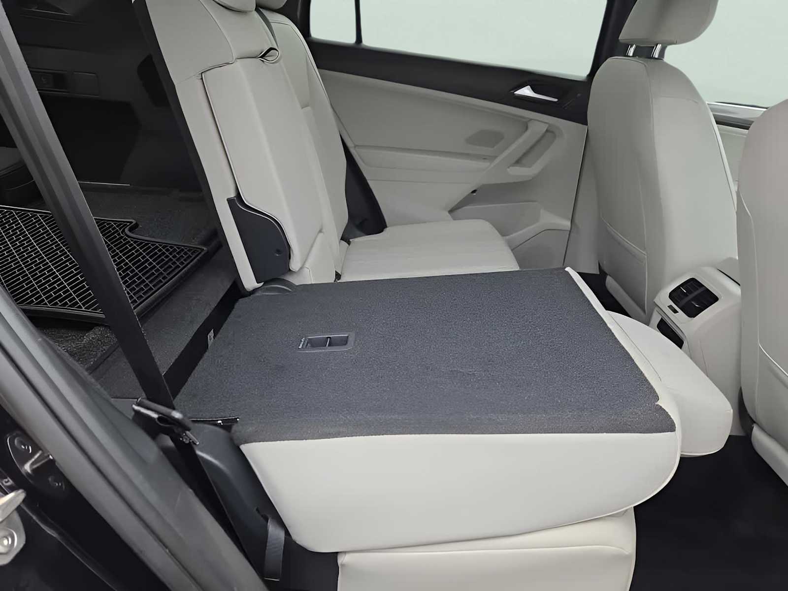 2023 Volkswagen Tiguan SE R-Line Black photo 37