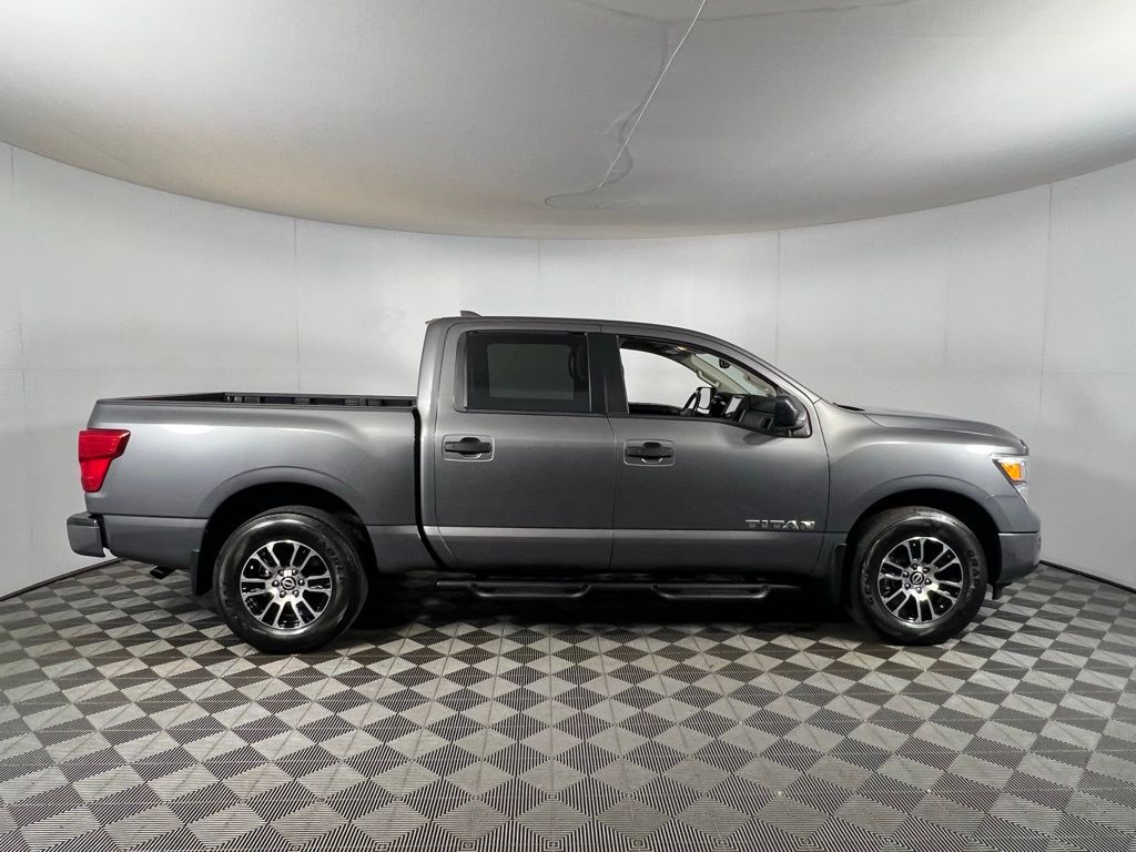 2024 Nissan Titan SV photo 2