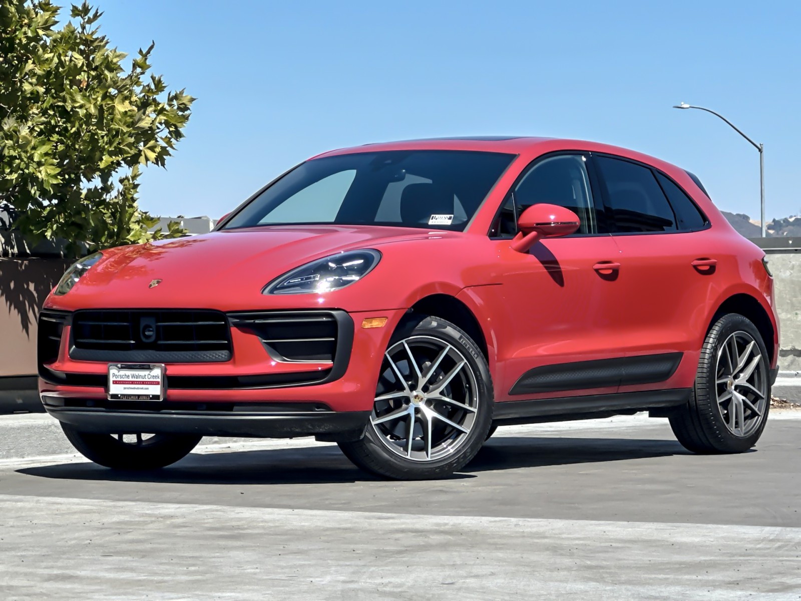 2025 Porsche Macan T photo 2