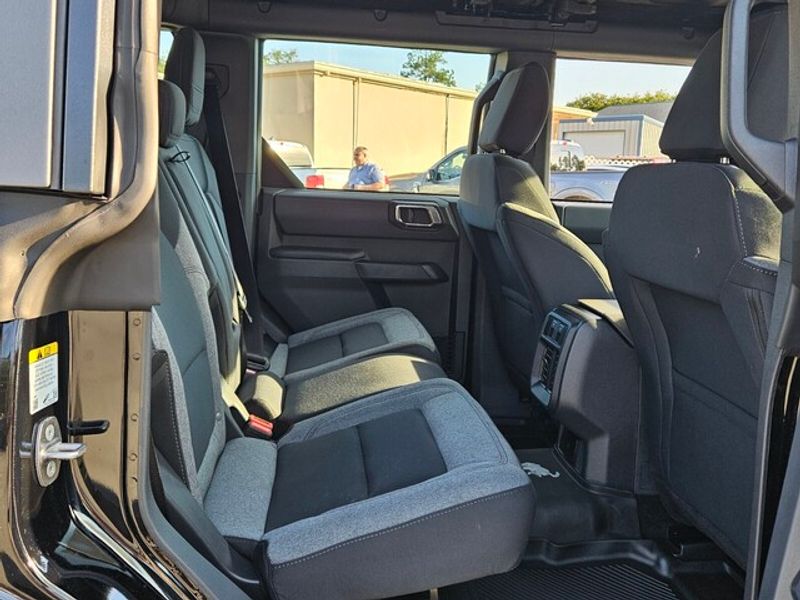 2025 Ford Bronco Base photo 13