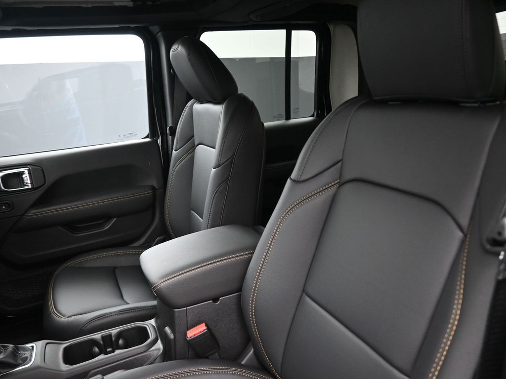 2025 Jeep Gladiator Sport photo 4