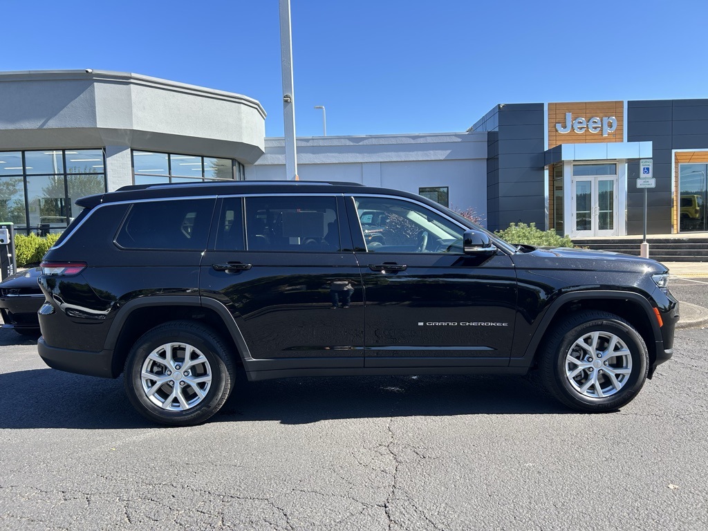 2024 Jeep Grand Cherokee Limited photo 3