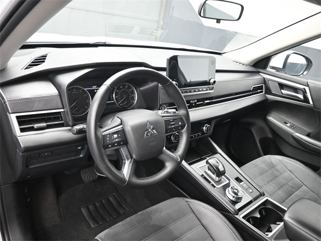 2024 Mitsubishi Outlander SE photo 5