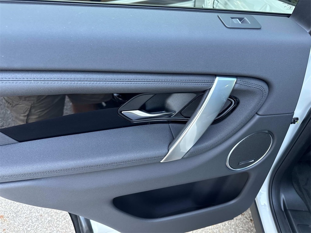 2025 Land Rover Discovery Sport S photo 12