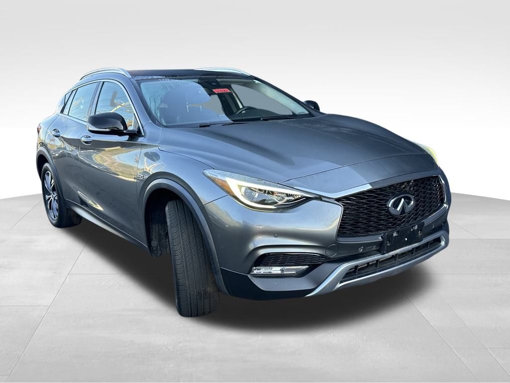 2017 Infiniti QX30 Premium photo 3