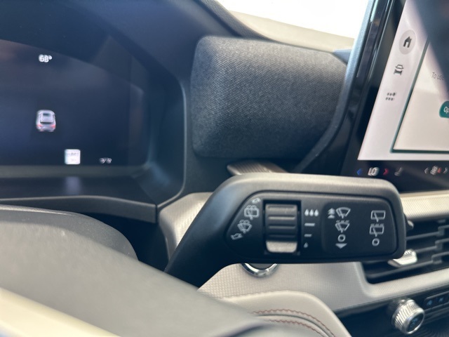 2025 Ford Explorer photo 14