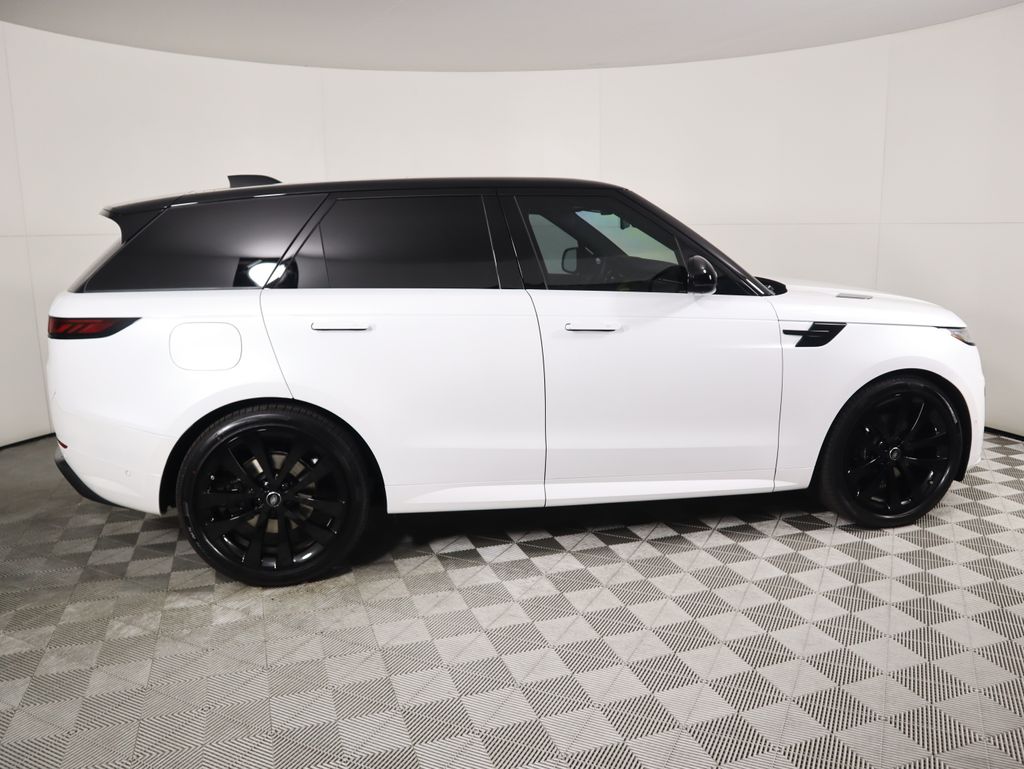 2025 Land Rover Range Rover Sport SE photo 4
