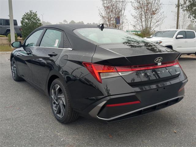 2025 Hyundai Elantra Limited photo 7