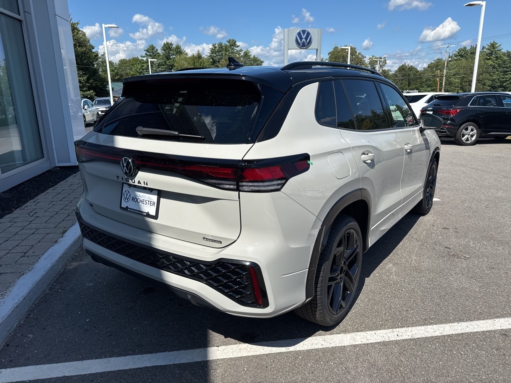 2025 Volkswagen Tiguan SE R-Line Black photo 3