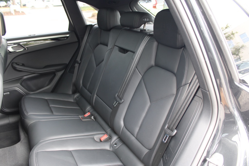 2025 Porsche Macan Base photo 28