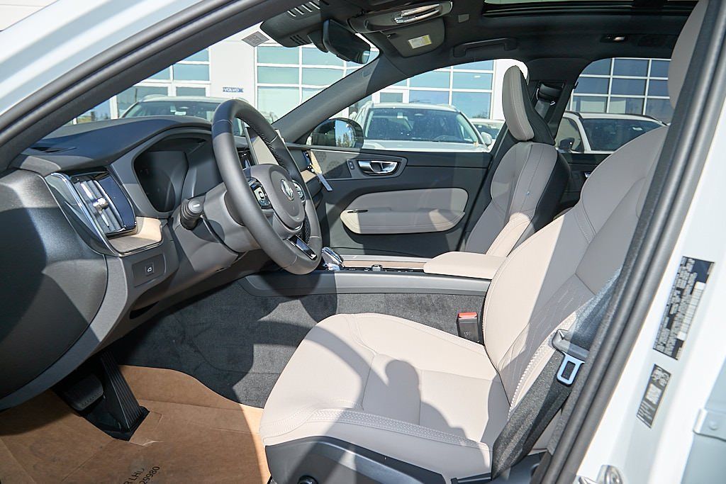 2026 VOLVO XC60 - Image 16