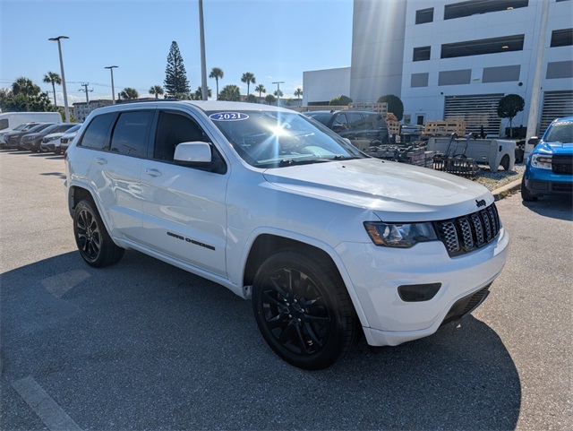 2021 Jeep Grand Cherokee Laredo X photo 2