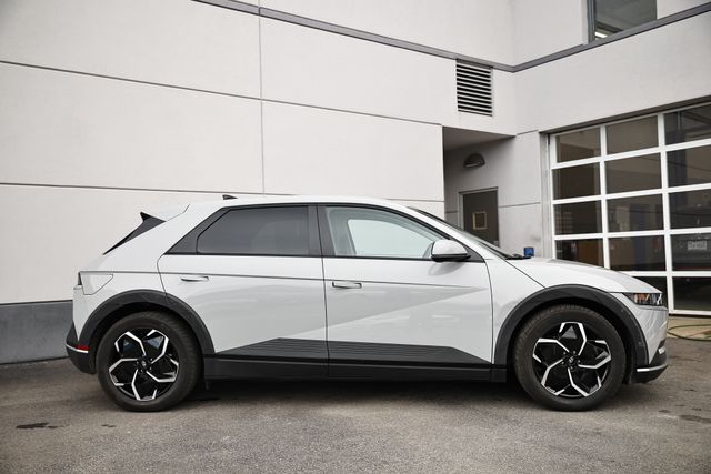 2024 Hyundai Ioniq 5 SE photo 4