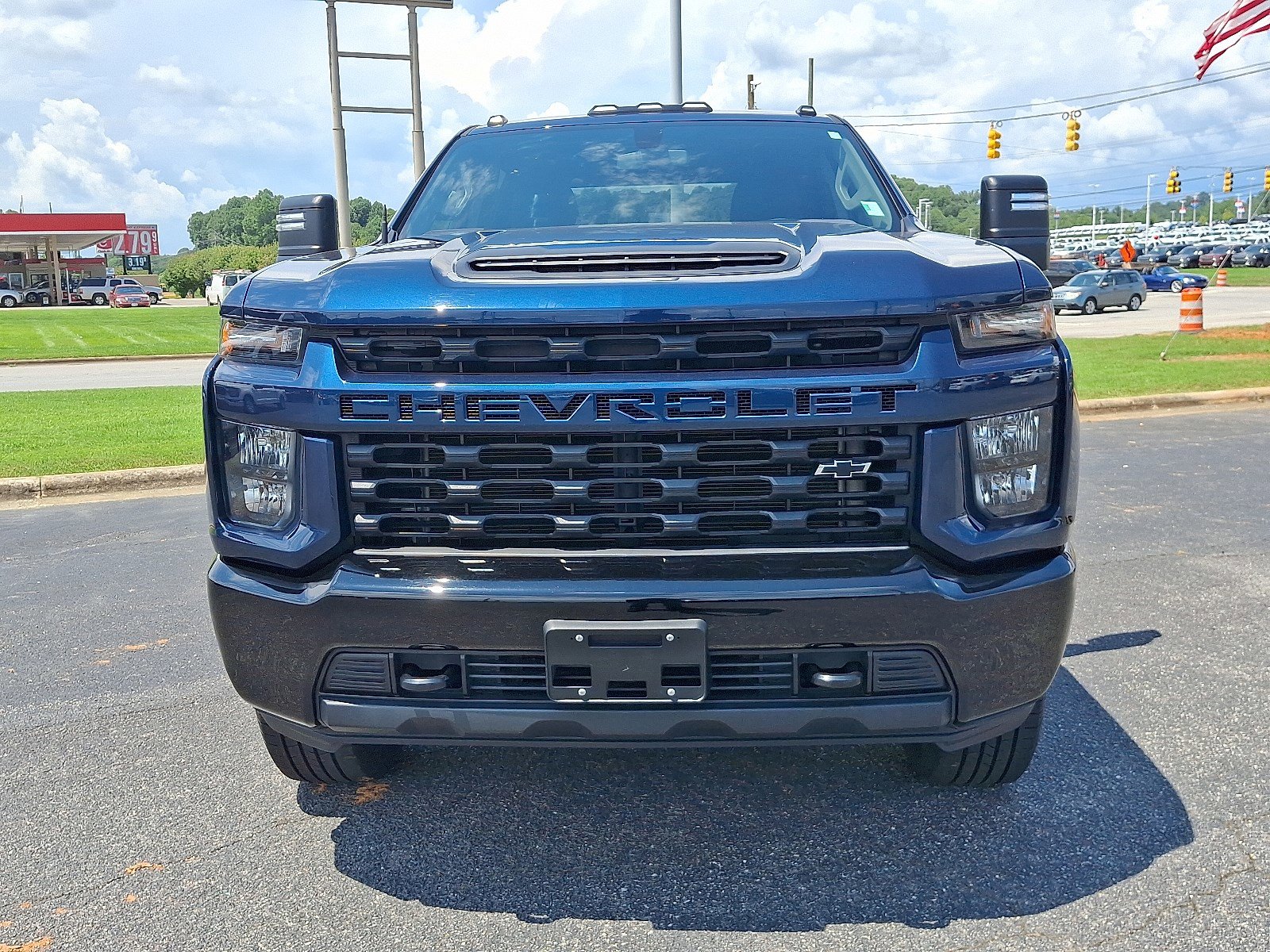 2023 Chevrolet Silverado 2500HD Custom photo 2