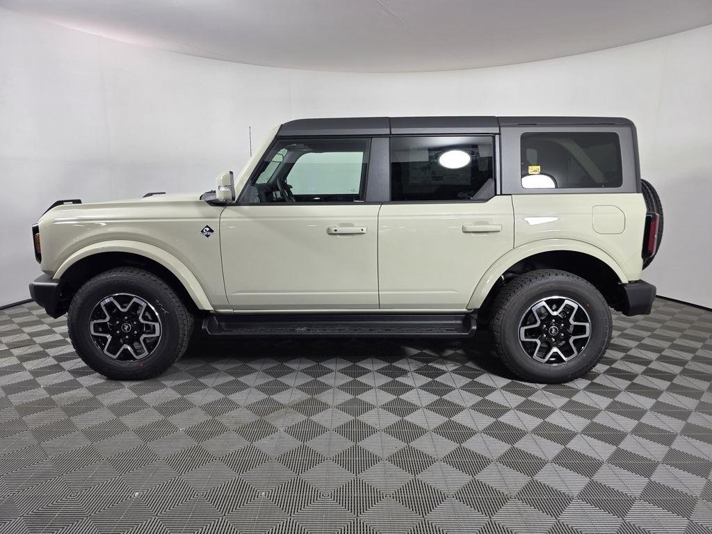 2025 Ford Bronco Outer Banks photo 2