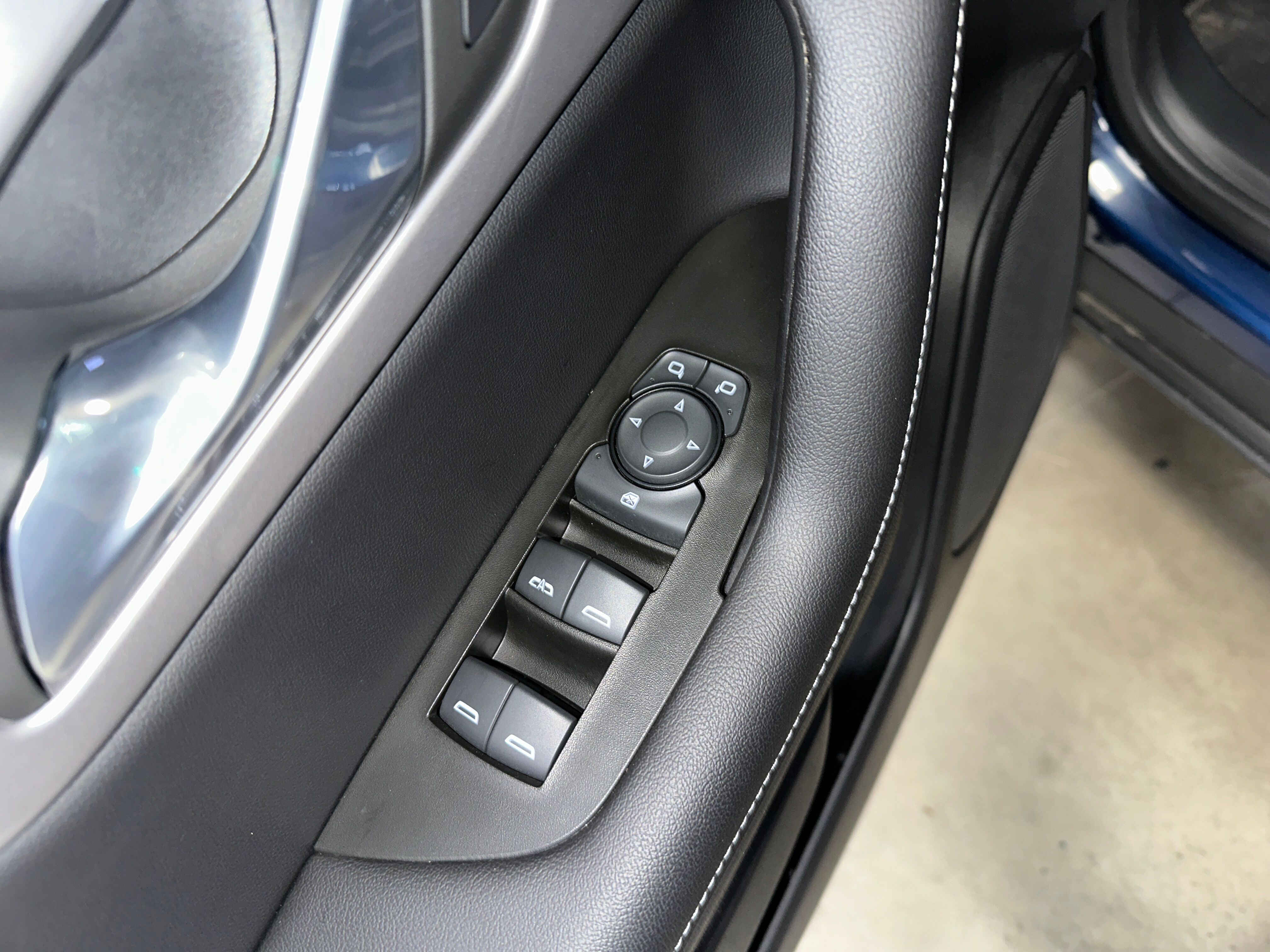 2023 Chevrolet Blazer 2LT photo 2